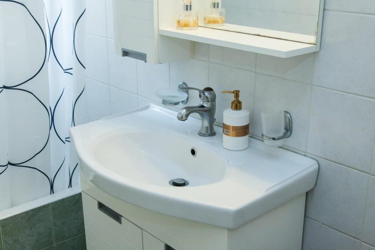 Lovely Apt In Peristeri Афины Экстерьер фото